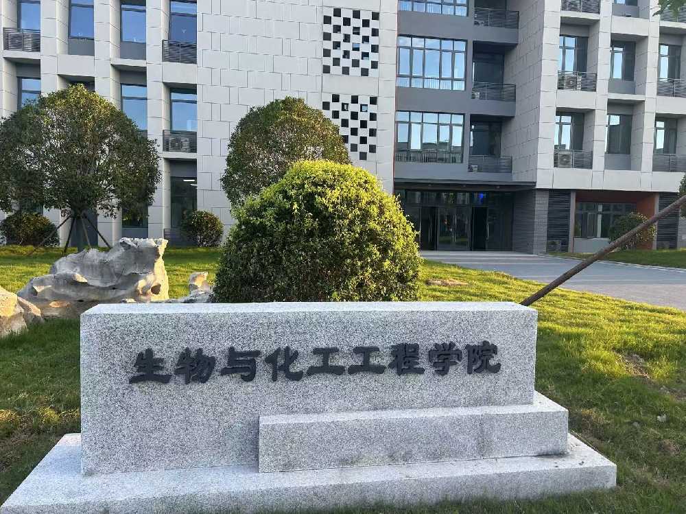 君山区扬州职业大学体育场高杆灯项目